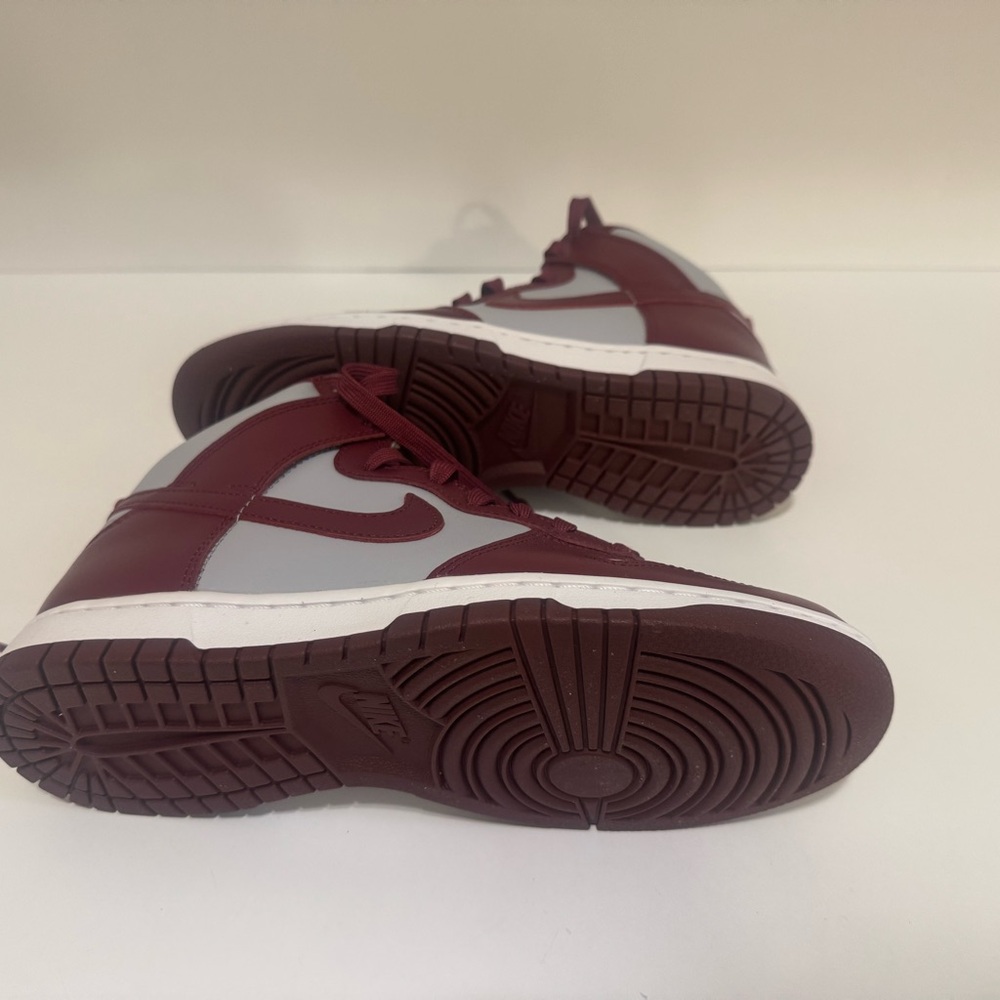 *NIB* NIKE DUNK HI RETRO DARK BEETROOT - M 7.5 / W 9 US - Picture 3 of 7